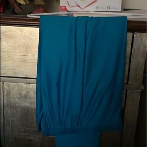 “Positive Attitude“ 2-piece pants suit, size 10.